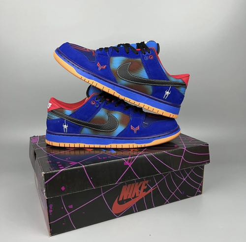 NIKE SB DUNK SPIDER MAN