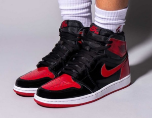 AIR JORDANS RETRO 1 PATENT BRED