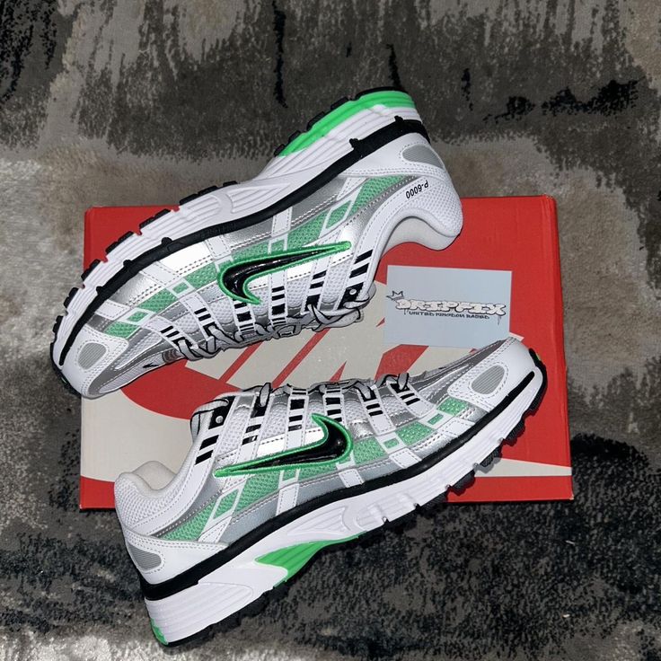 NIKE P- 6000 TRAINER METALLIC GREEN