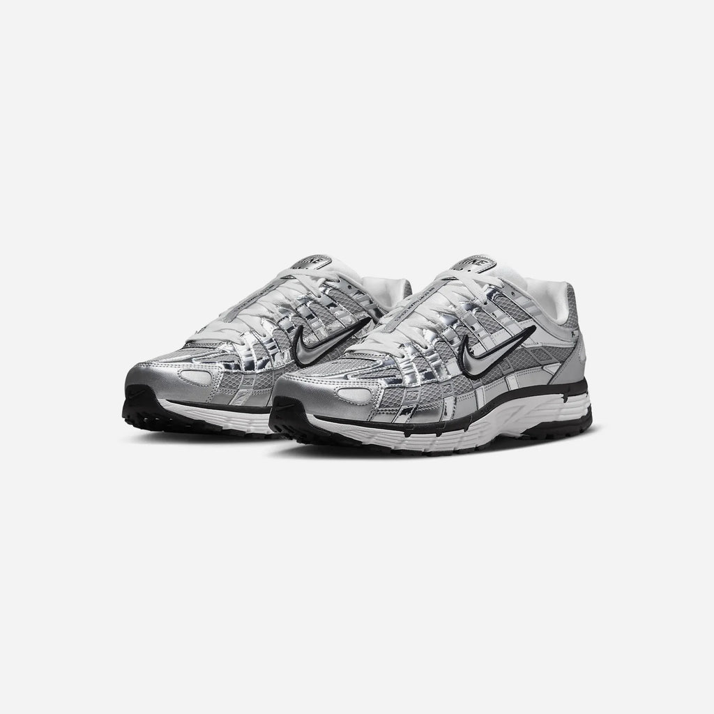 NIKE P-6000 TRAINER METALLIC