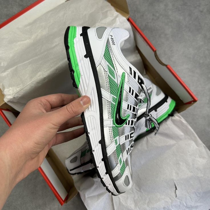 NIKE P- 6000 TRAINER METALLIC GREEN