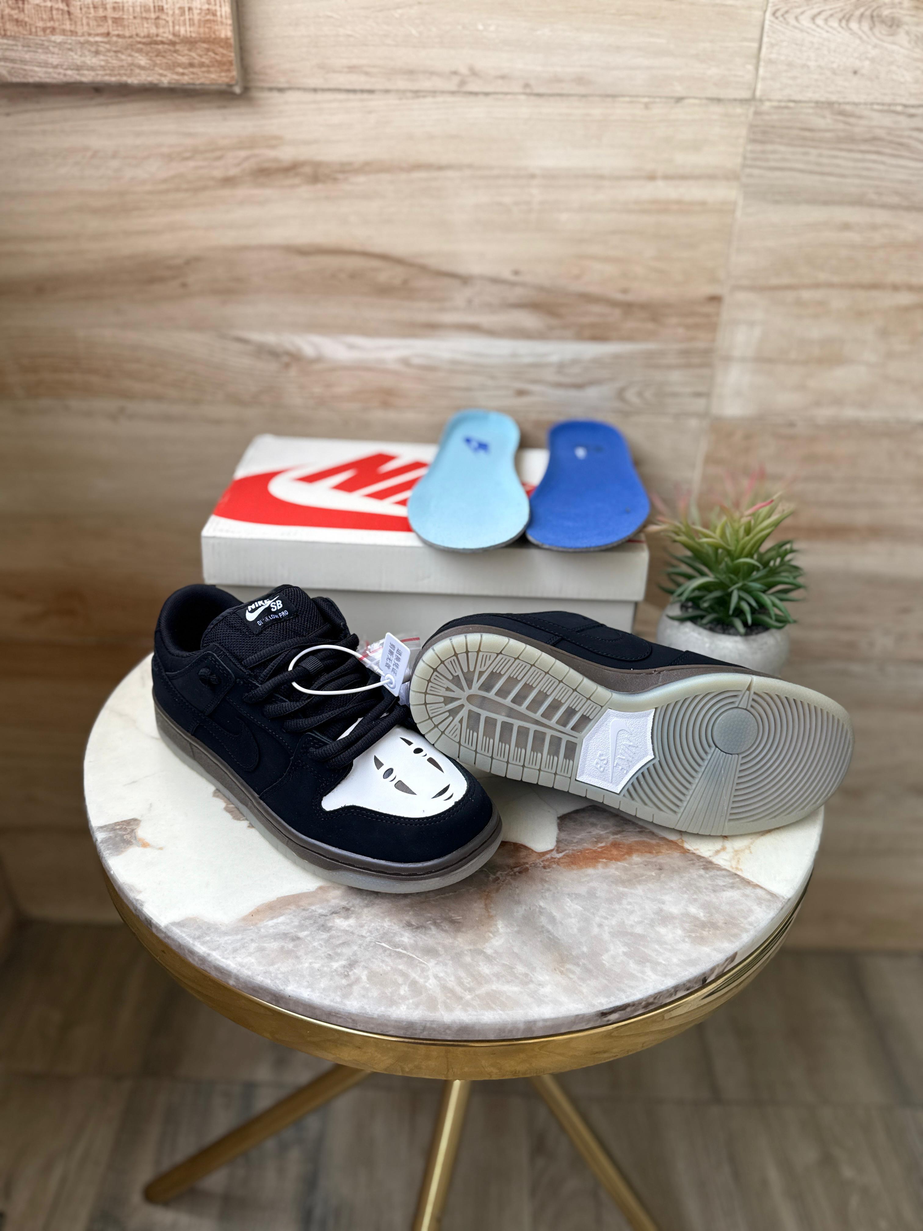 NIKE SB DUNK LOW NO FACE
