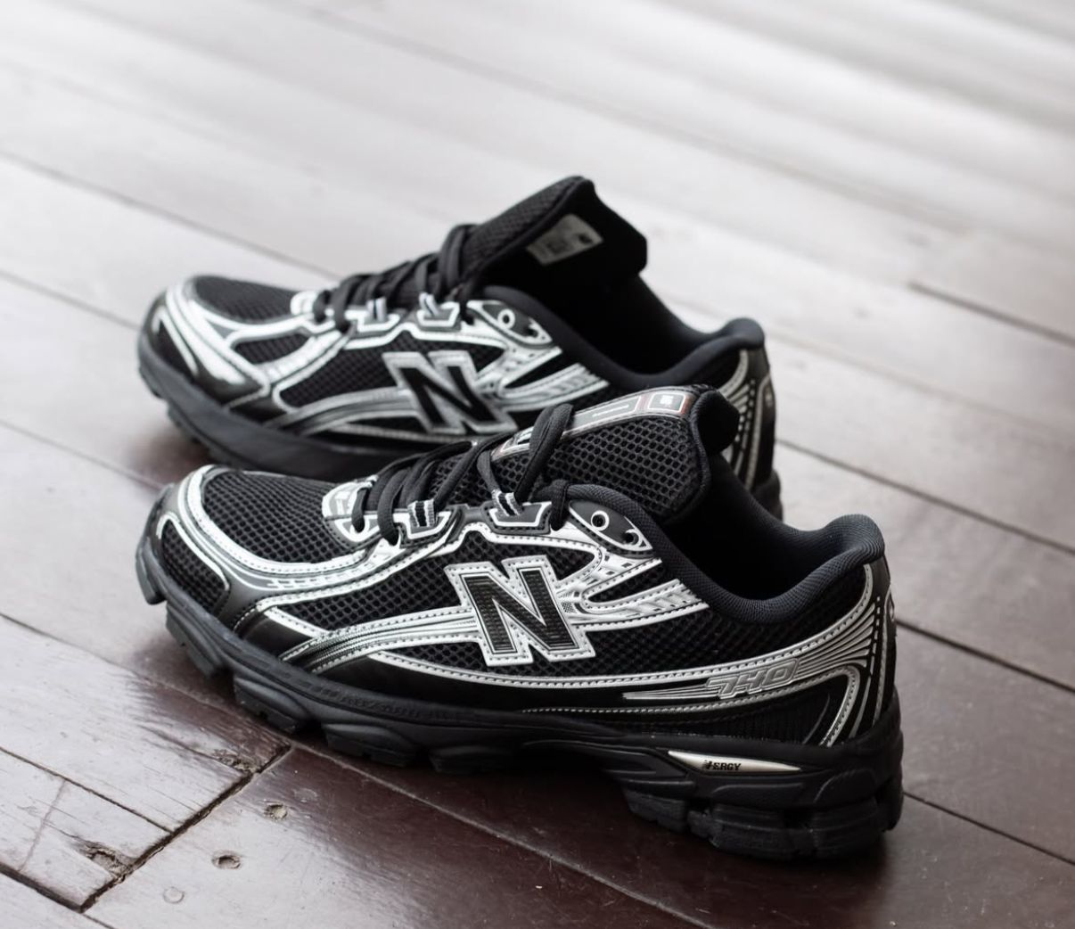 NEW BALANCE 740 BLACK SILVER