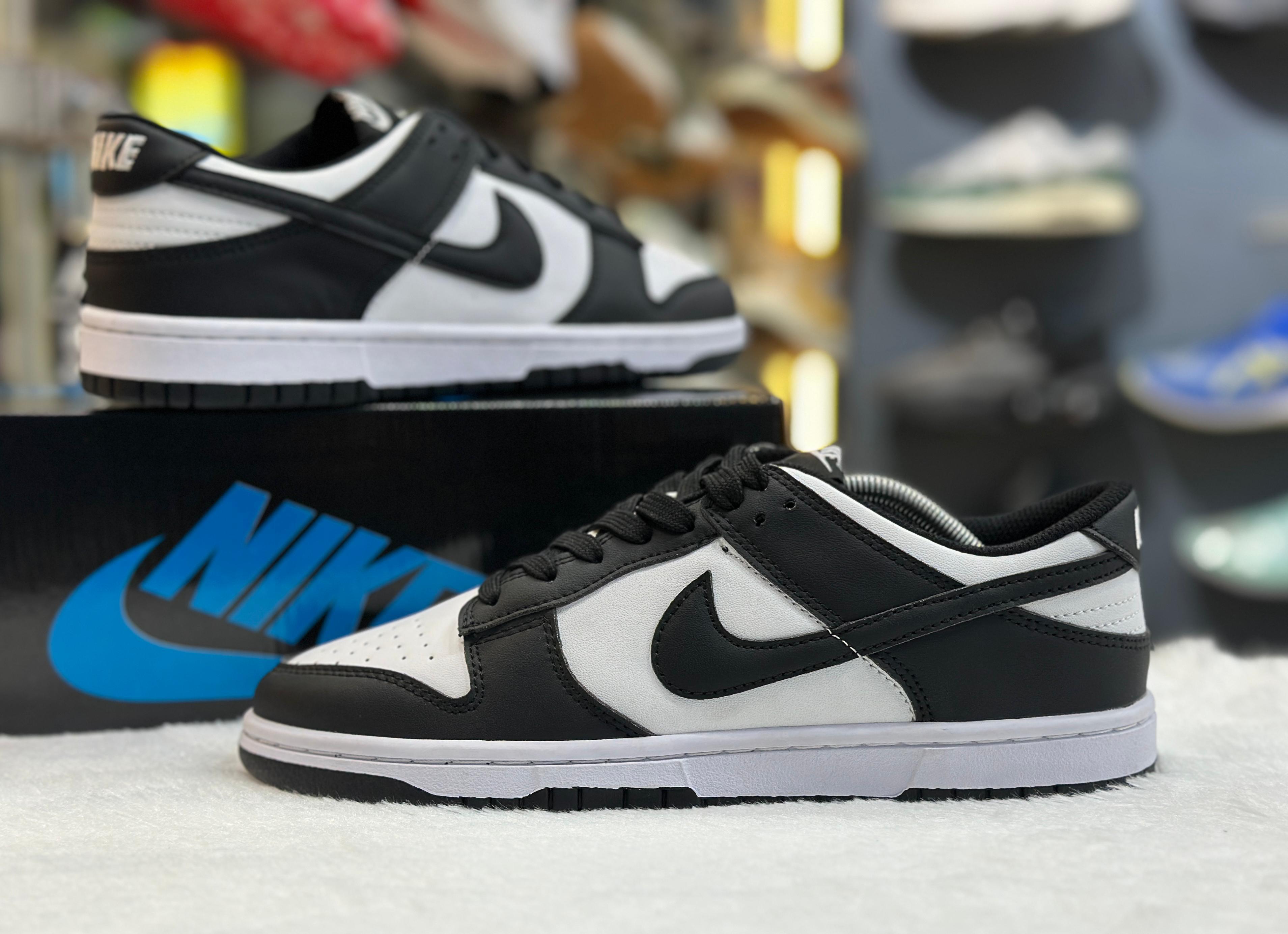 NIKE  SB DUNK PANDA