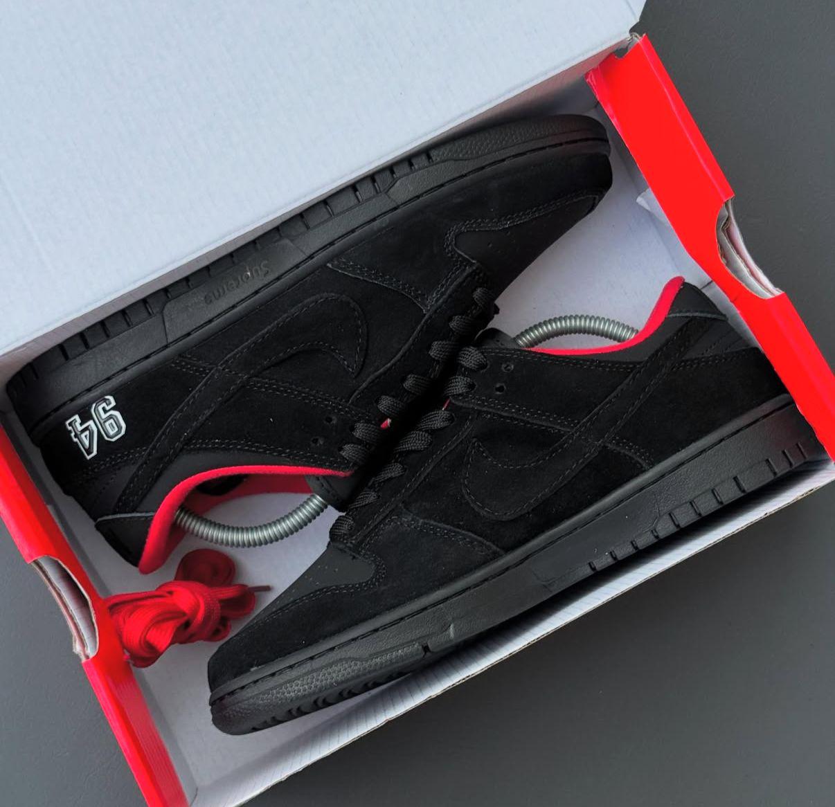 NIKE SB DUNK SUPREME BRED  BLACK RED 2025
