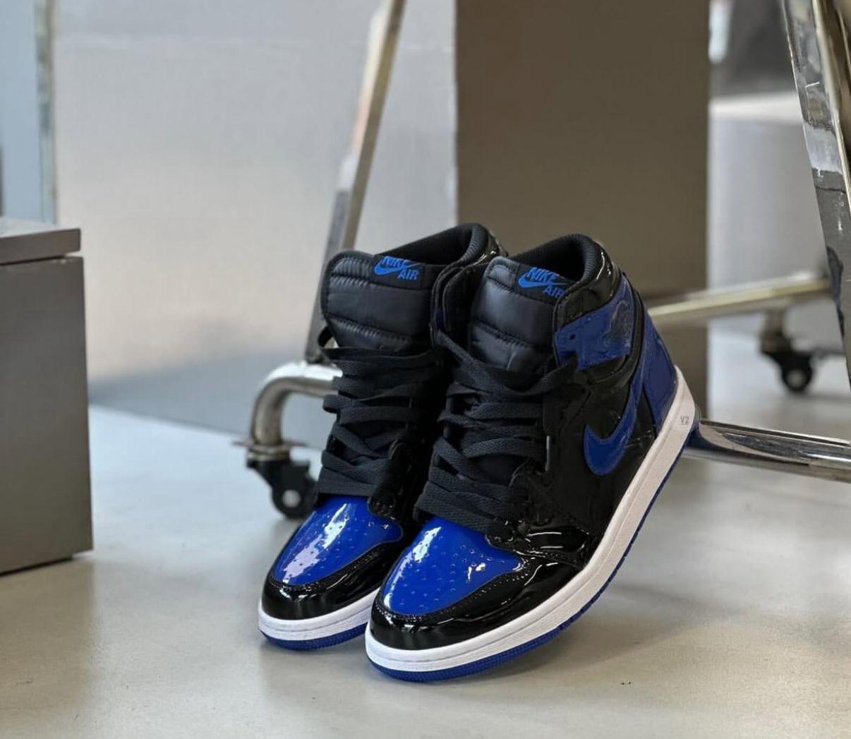 AIR JORDANS RETRO 1 PATENT ROYAL BLUE